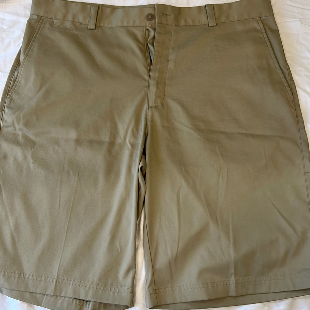 Men’s Nike golf shorts